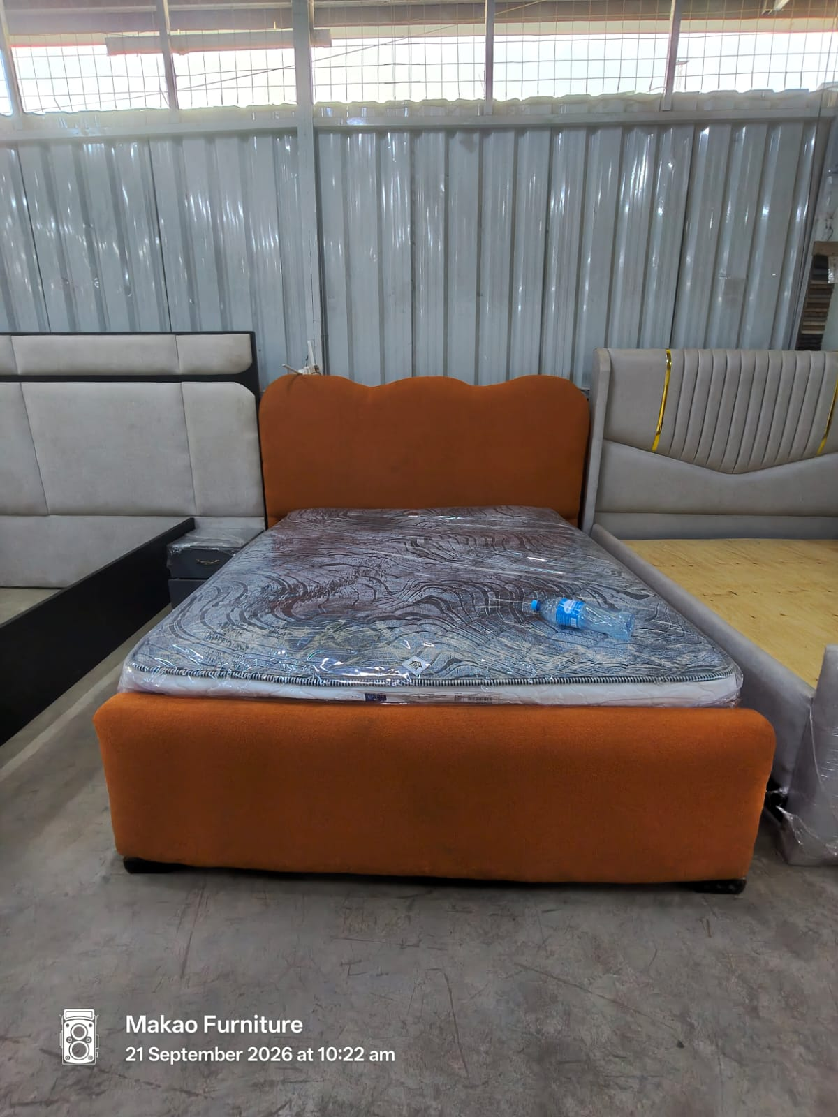 Beds & bedroom sets